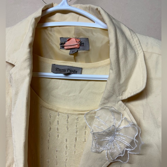2/$75💥- BLAZER & SHIRT | Women’s Pierre Cardin size medium - Picture 2 of 7